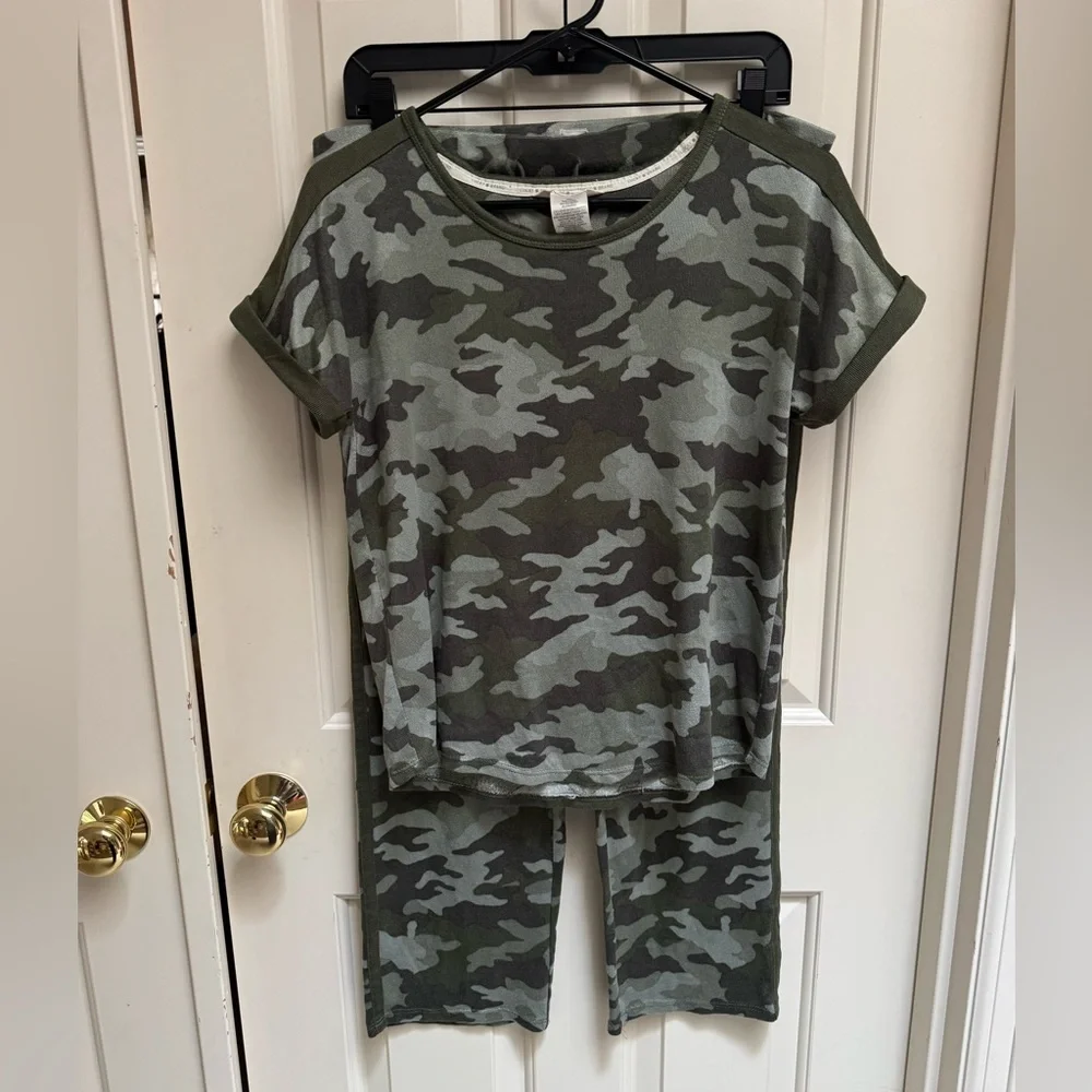 Lucky Brand 4 Piece Pajama Set - Picture 2 of 8